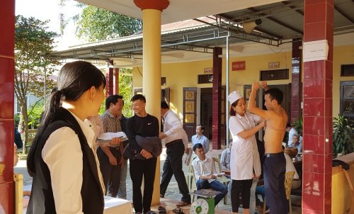 chị thúy.jpg
