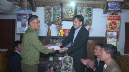 Chúc tết tặng quà GĐ CS 2020.jpg