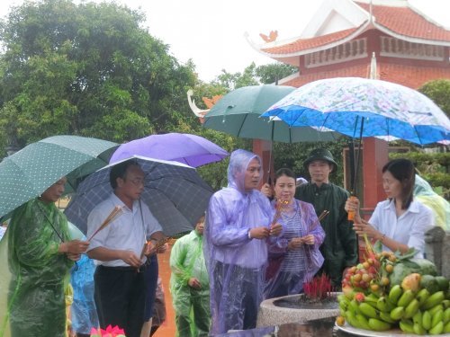 viếng nghĩa trang ls 27-7-2018.jpg