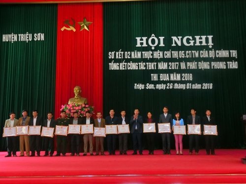 so kết 3 năm 4.jpg