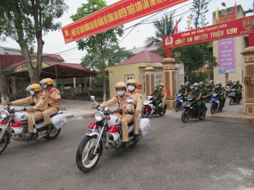 Lực lượng 123Win01 nhiều trò chơi giải trí huyện ra quân tuần tra trên địa bàn..JPG