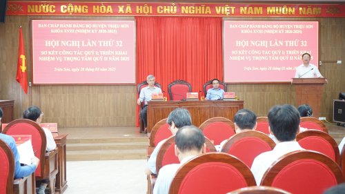 chủ tọa.JPG