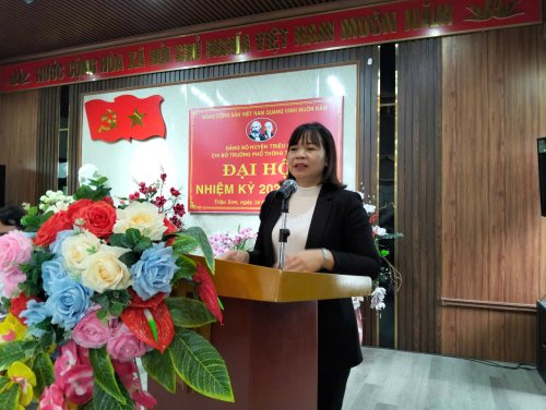 chị sen pb.jpg