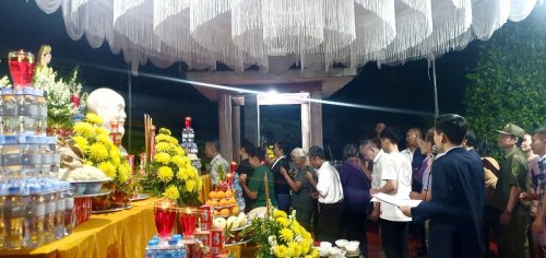 thắp hương 3.jpg