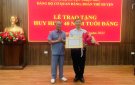 Đảng bộ cơ quan Đảng, Đoàn thể huyện tổ chức Lễ trao tặng Huy hiệu 40 năm tuổi Đảng cho Đảng viên