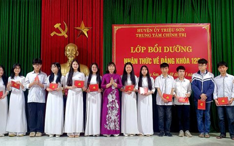 Bế giảng lớp bồi dưỡng nhận thức về Đảng khóa 126