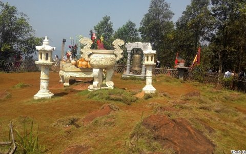 Ngày khai hội Đền Nưa - Am Tiên, theo lệ được tổ chức vào ngày mồng 9 tháng Giêng âm lịch hàng năm