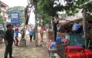 Thị Trấn Triệu Sơn phối hợp với Công an huyện ra quân giải tỏa vi phạm hành lang an toàn giao thông tại Chợ Dốc và Chợ Sen trên địa bàn