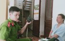 Cán bộ công an huyện Triệu Sơn làm thẻ căn cước công dân cho người già, người tàn tật tại xã Đồng Tiến, Đồng Thắng