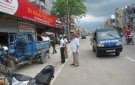 Thị trấn Triệu Sơn ra quân giải tỏa vi phạm hành lang an toàn giao thông phục vụ Đại hội Đảng các cấp.