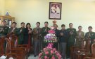 Lãnh đạo huyện tặng hoa chúc mừng các đơn vị Quân đội nhân ngày thành lập Quân đội nhân dân Việt Nam