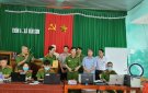     Khen thưởng Tổ lưu động có thành tích làm căn cước công dân gắn chip điện tử