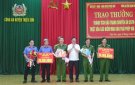 Công an Tỉnh Thanh hóa, Huyện ủy, HĐND, UBND huyện Triệu Sơn trao thưởng Công an huyện Triệu Sơn về thành tích đấu tranh Chuyên án 297M triệt xóa các điểm mua bán trái phép chất ma túy