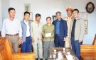 Ban an toàn giao thông huyện tặng quà gia đình nạn nhân tai nạn giao thông tại thị trấn Triệu Sơn, xã Dân Quyền
