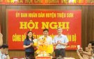 UBND huyện tổ chức hội nghị công bố Quyết định về công tác cán bộ.