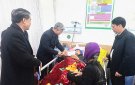 Đồng chí Phó Chủ tịch UBND huyện Bùi Huy Dũng, thăm, chúc tết y bác sĩ và bệnh nhân trong đêm giao thừa.