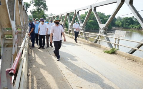 Thường trực HĐND huyện thực hiện giám sát công trình Dự án Xử lý khẩn cấp đê hữu sông Nhơm xã Vân Sơn và Dự án trụ sở làm việc của MTTQ và các đoàn thể huyện.