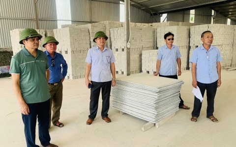 Mặt trận tổ quốc huyện thực hiện Giám sát công tác Vệ sinh môi trường tại xã Dân Lực.