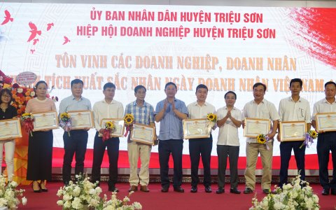 Huyện Triệu Sơn gặp mặt và tôn vinh doanh nhân, doanh nghiệp nhân ngày Doanh nhân Việt Nam 13/10/2023.