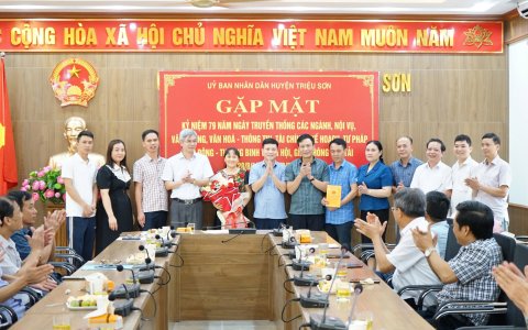 UBND huyện tổ chức gặp mặt kỷ niệm 79 năm ngày truyền thống các ngành.