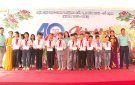 Hội Cựu học sinh khóa học 1976-1983, trường cấp 1,2 Tân Ninh-Cổ Định, trao quà cho UBND thị trấn Nưa và trường Tiểu học, THCS thị trấn Nưa.