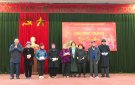 Hơn 300 suất quà được trao trong chương trình “Tết sum vầy, Xuân chia sẻ” tại thị trấn Nưa
