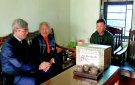 Đồng chí Lê Quang Trung Ủy viên BTV Huyện ủy - Phó Chủ tịch UBND huyện đi thăm, chúc tết các gia đình chính sách 