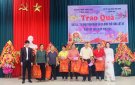 Trao 312 suất quà Tết cho hộ nghèo, gia đình chính sách ở xã Xuân Thịnh.