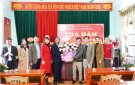Đồng chí Lê Kim Chất, Phó Bí thư Thường trực Huyện ủy, Chủ tịch HĐND huyện thăm và chúc mừng ngày Thầy thuốc Việt Nam