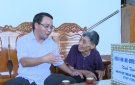 Chủ tịch UBND huyện thăm, tặng quà gia đình có công với cách mạng nhân kỷ niệm 77 năm ngày thương binh liệt sĩ