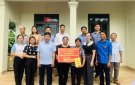 Bàn giao nhà ở cho hộ nghèo tại xã Vân Sơn.    