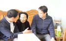 Phó chủ tịch UBND huyện Lê Phú Quốc, thăm tặng quà tết các gia đình chính sách, người có công tại xã Thọ Dân và xã Dân Quyền