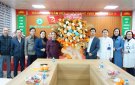 Chủ tịch UBND huyện chúc mừng Bệnh viên Đa khoa An Việt, Bộ phận Y tế thuộc Văn phòng UBND huyện, nhân kỷ niệm 70 năm Ngày Thầy thuốc Việt Nam