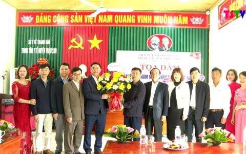 Thường trực Huyện ủy chúc mừng Ngành Y tế huyện, nhân kỷ niệm 68 năm Ngày Thầy thuốc Việt Nam
