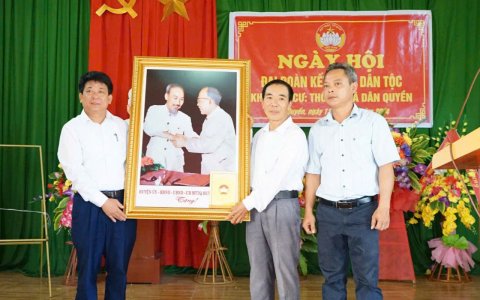 Trưởng Ban Dân Huyện ủy, Chủ tịch Ủy ban MTTQ huyện Lê Tiến Dũng dự Ngày hội Đại đoàn kết toàn dân tộc tại khu dân cư thôn 9 xã Dân Quyền