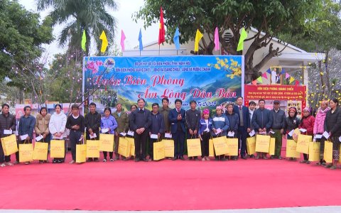 Huyện Triệu Sơn thăm, tặng quà tết cho đồng bào dân tộc xã Quang Chiểu, xã Mường Tranh và Đồn Biên phòng Quang Chiểu huyện Mường Lát