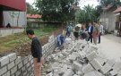  Nhân dân xã Dân Quyền tích cực hiến đất mở rộng đường giao thông nông thôn 