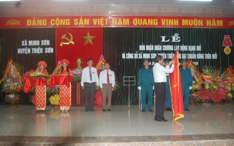 Lễ đón nhận huân chương lao động hạng nhì và công bố xã Minh Sơn- Triệu Sơn đạt chuẩn nông thôn mới.