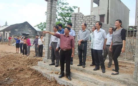 Thường trực Ban chỉ đạo nông thôn mới huyện làm việc với xã khuyến Nông về công tác xây dựng nông thôn mới.