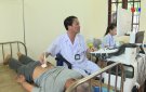 CHƯƠNG TRÌNH KHÁM BỆNH, CẤP THUỐC MIỄN PHÍ VÀ TẶNG THIẾT BỊ Y TẾ CHO NHÂN DÂN THỊ TRẤN NƯA