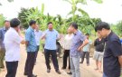 Đồng chí Bí thư Huyện ủy kiểm tra thực hiện các Nghị quyết, Chỉ thị tại các xã.