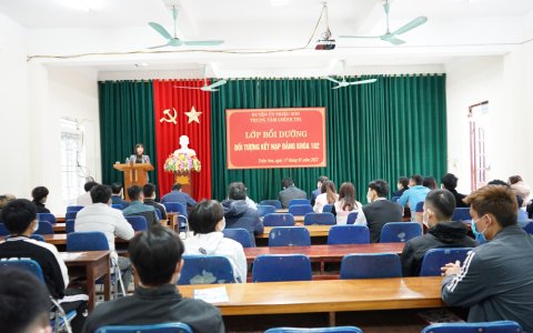 Khai giảng lớp bồi dưỡng đối tượng kết nạp Đảng khóa 102