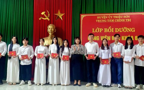 Trung tâm Chính trị huyện tổ chức Lễ bế giảng lớp bồi dưỡng Đảng viên mới khóa 66